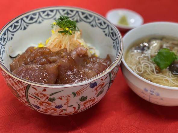 幽庵漬けマグロ丼と季節茸のにゅうめん