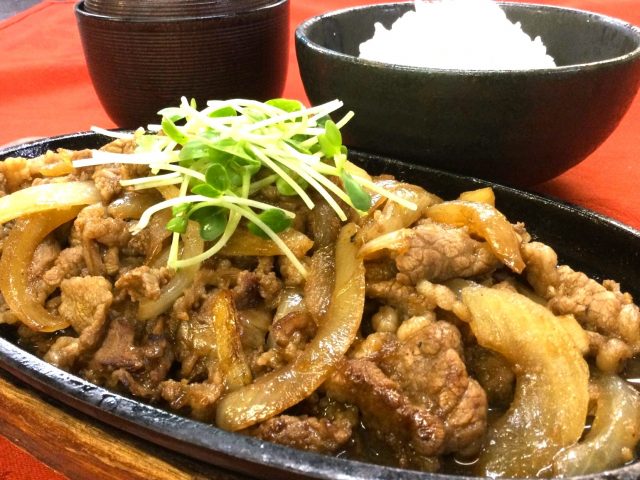 牛バラ肉鉄板焼き