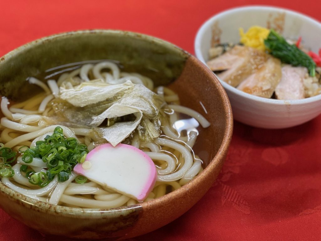 おぼろ昆布うどん＆かしわ飯