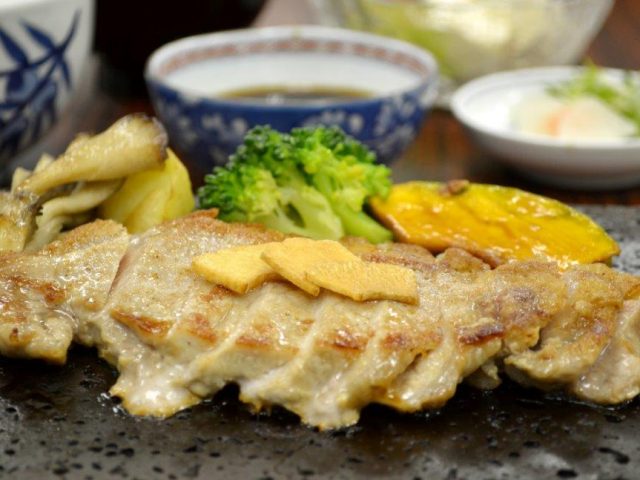 富士桜ポークの溶岩焼き