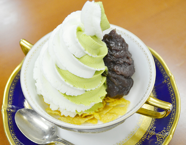 抹茶＆バニラソフトクリームあずき添え