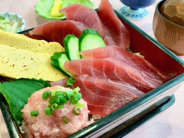 目鉢鮪と葱とろの鉄火重