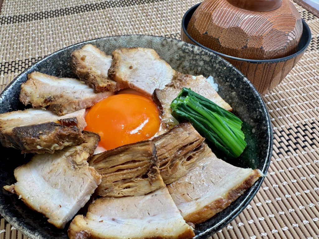 チャーシューエッグ丼