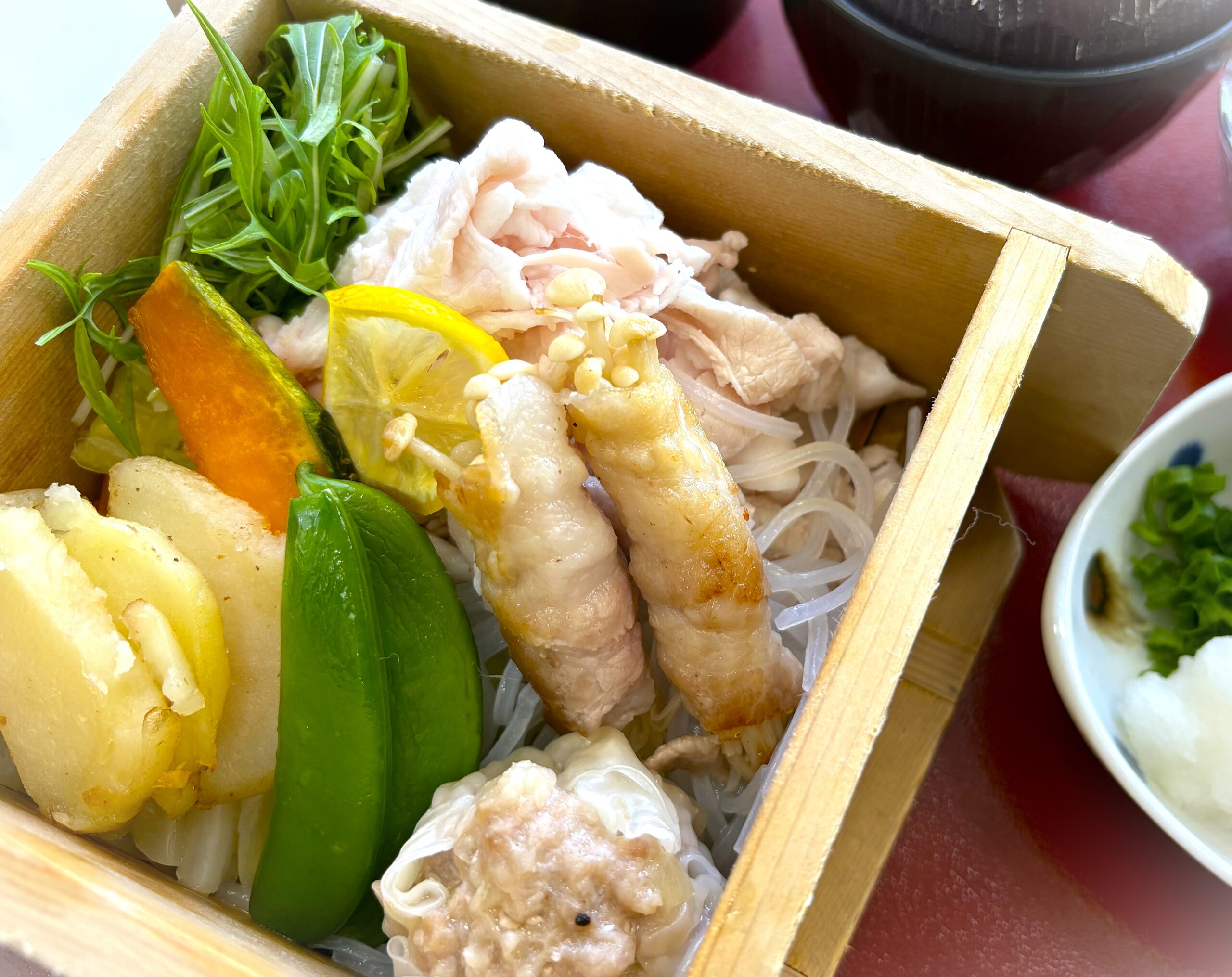 豚バラ肉と野菜のせいろ蒸し