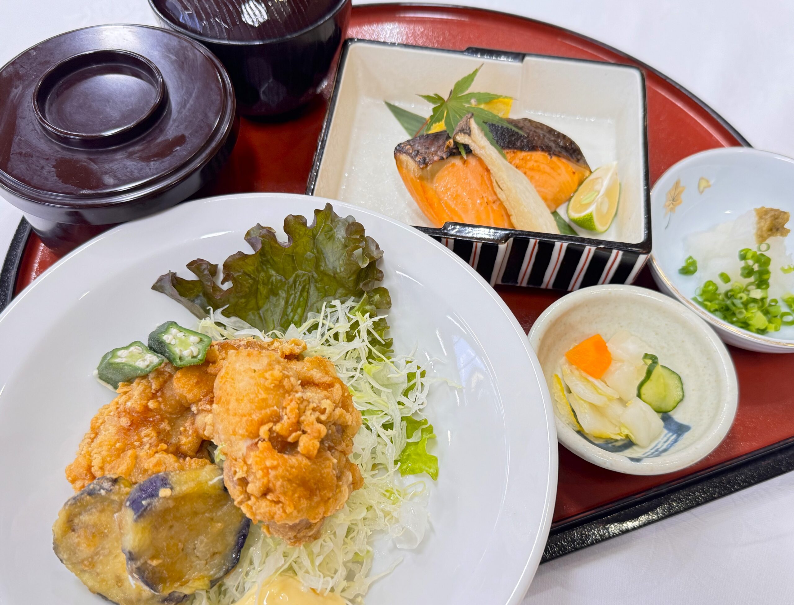 鶏竜田揚と焼き魚の和定食