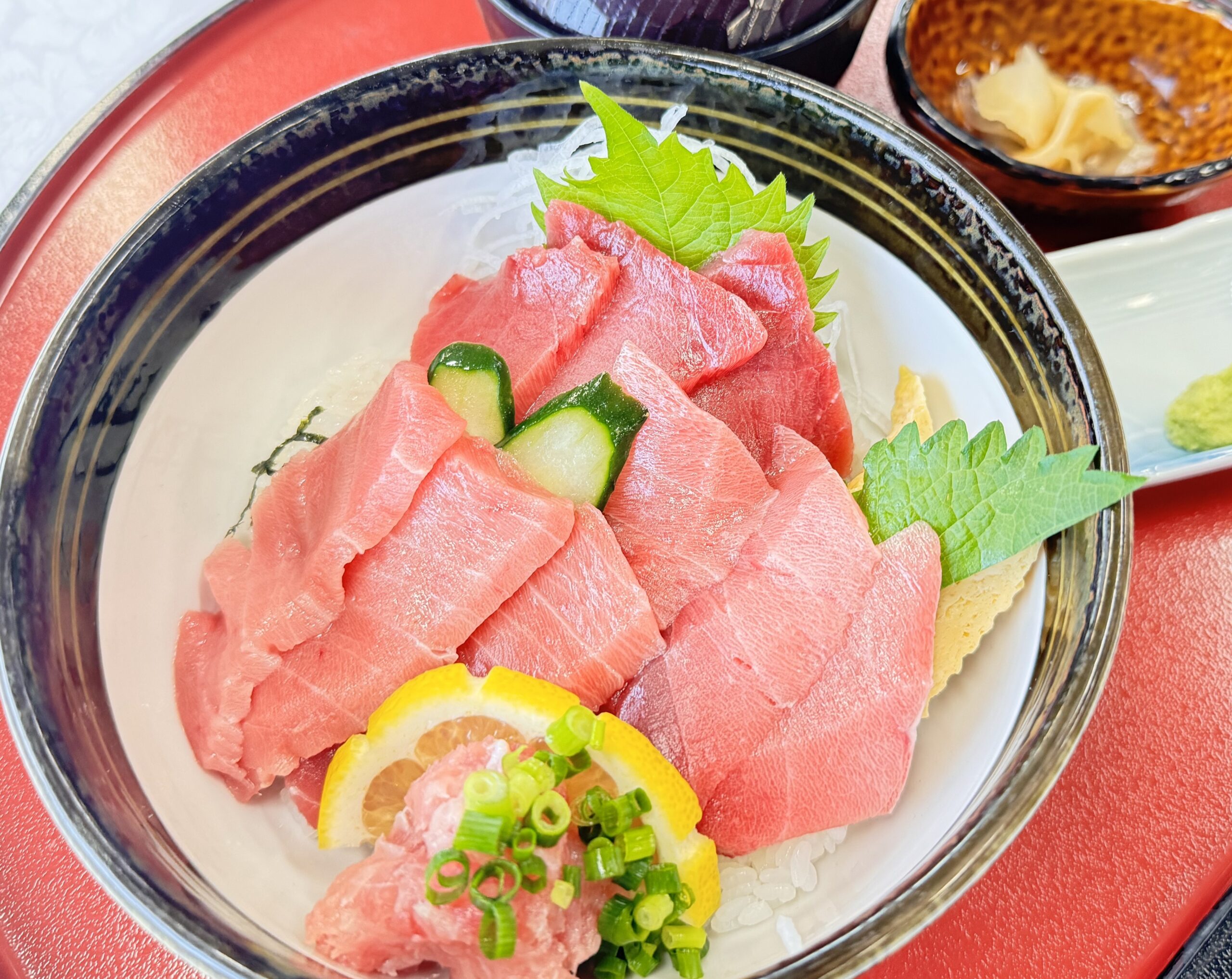 鮪三種の鉄火丼