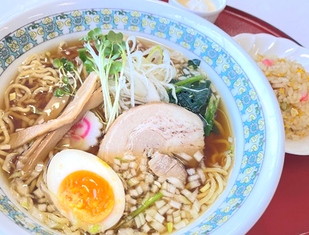 醤油ラーメンと半チャーハンのセット