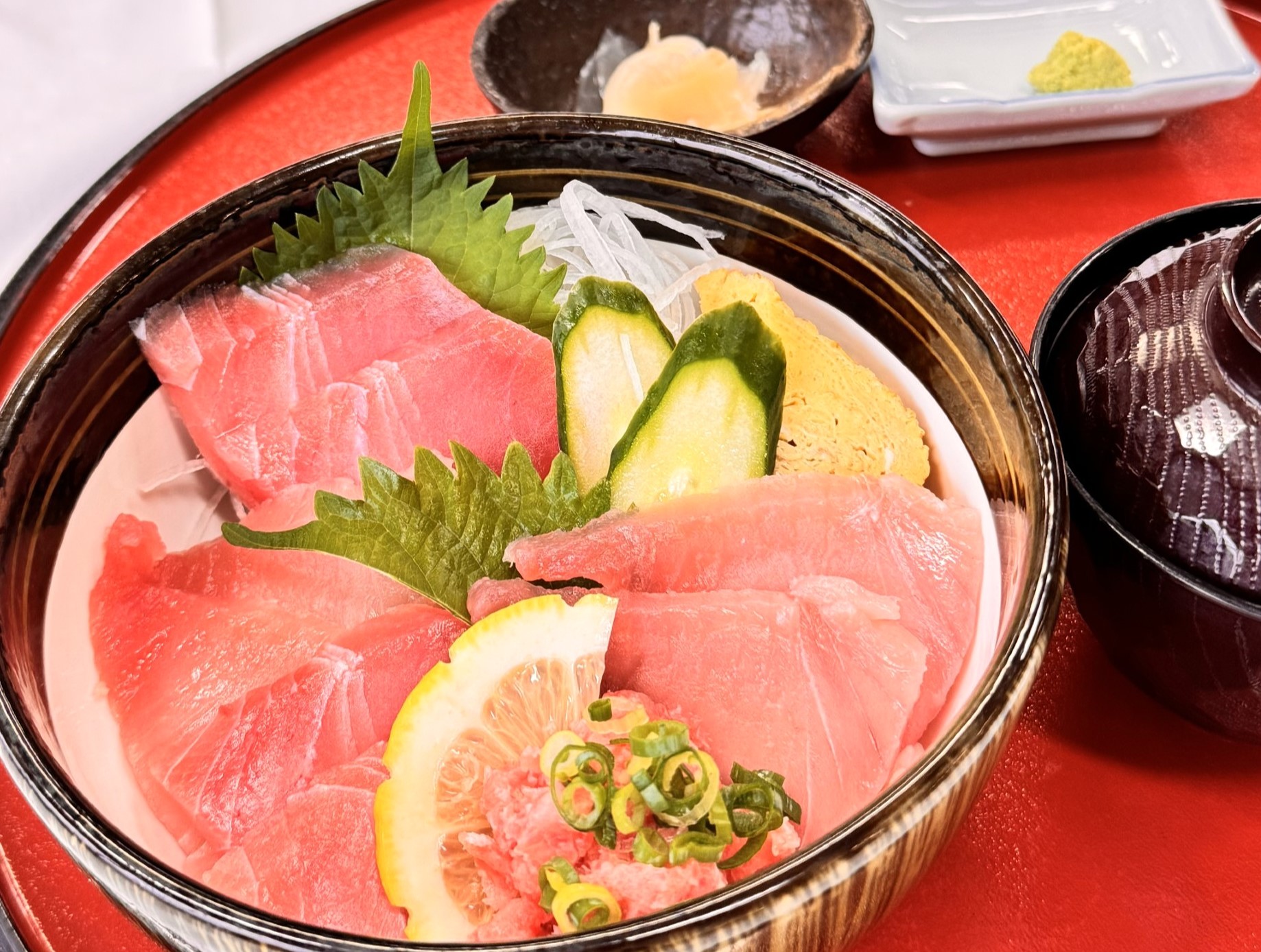 鮪三種の鉄火丼