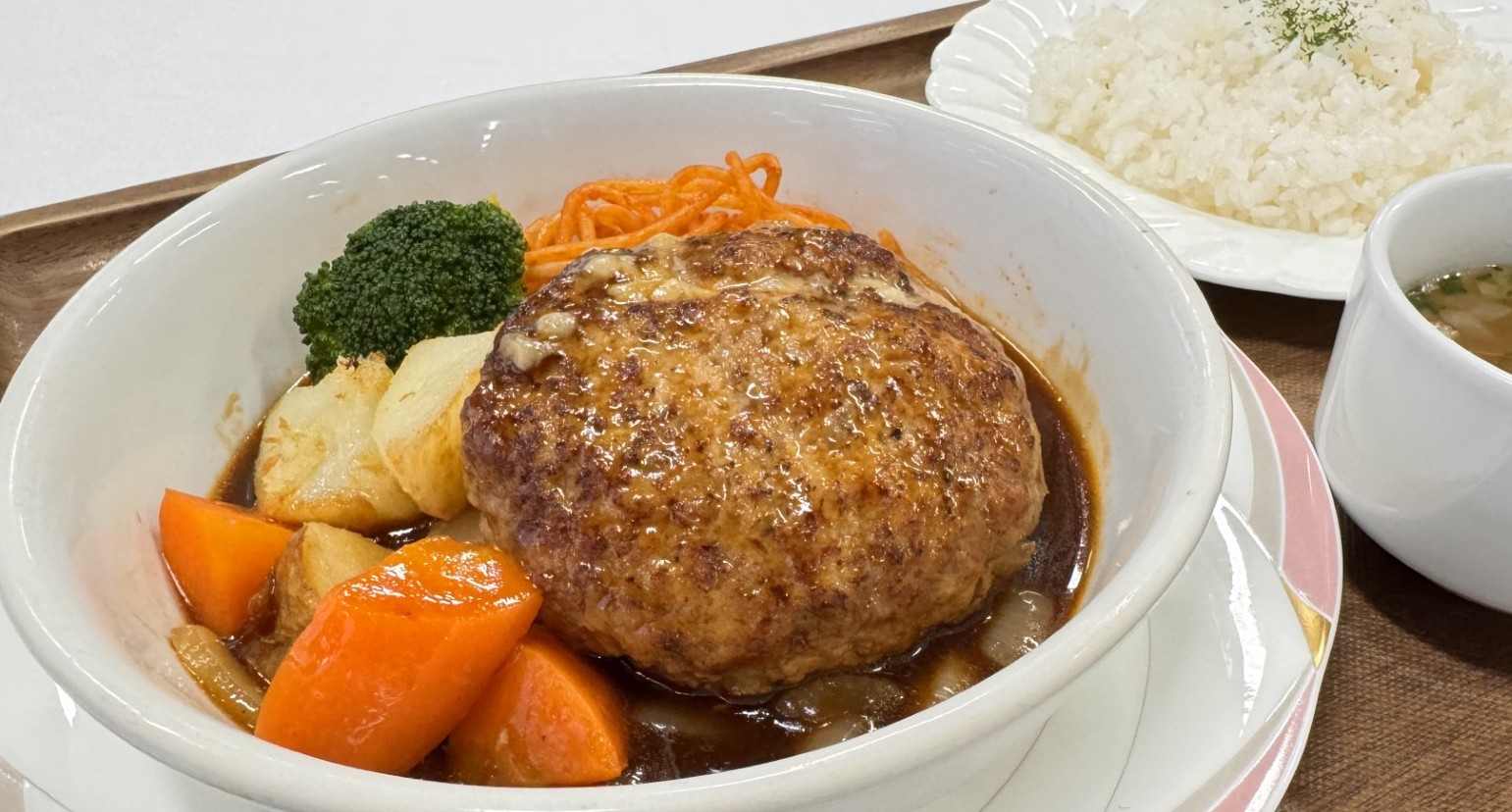 煮込みハンバーグ