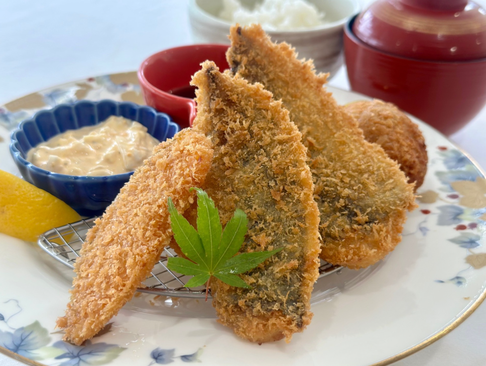 鯵、メンチ、野菜のフライ～タルタルソース添え～