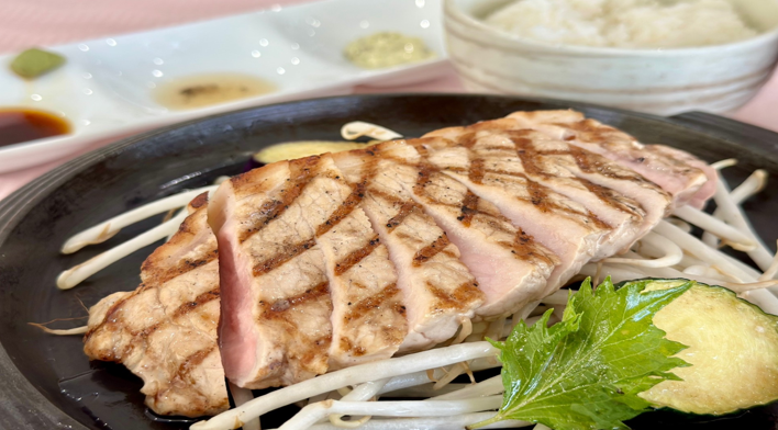 オリヴィアポークのグリル鉄板焼きスタイル