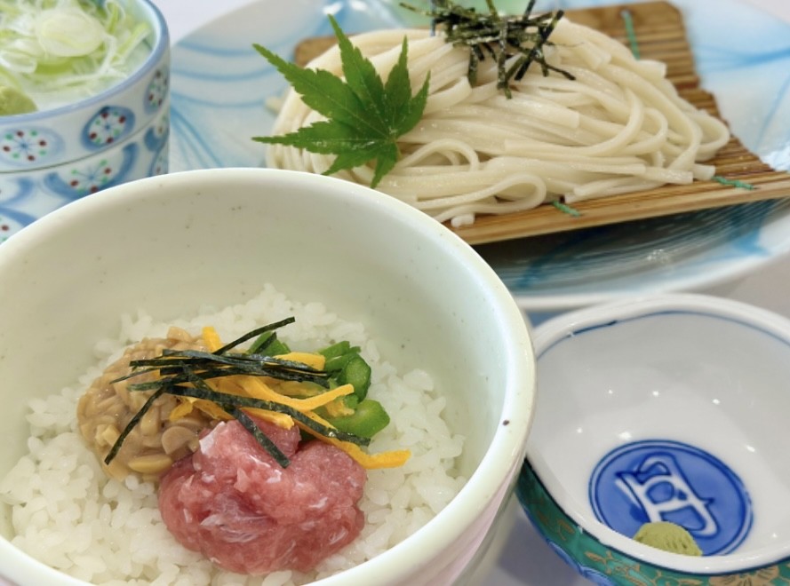 稲庭うどんと小丼ぶりのセット