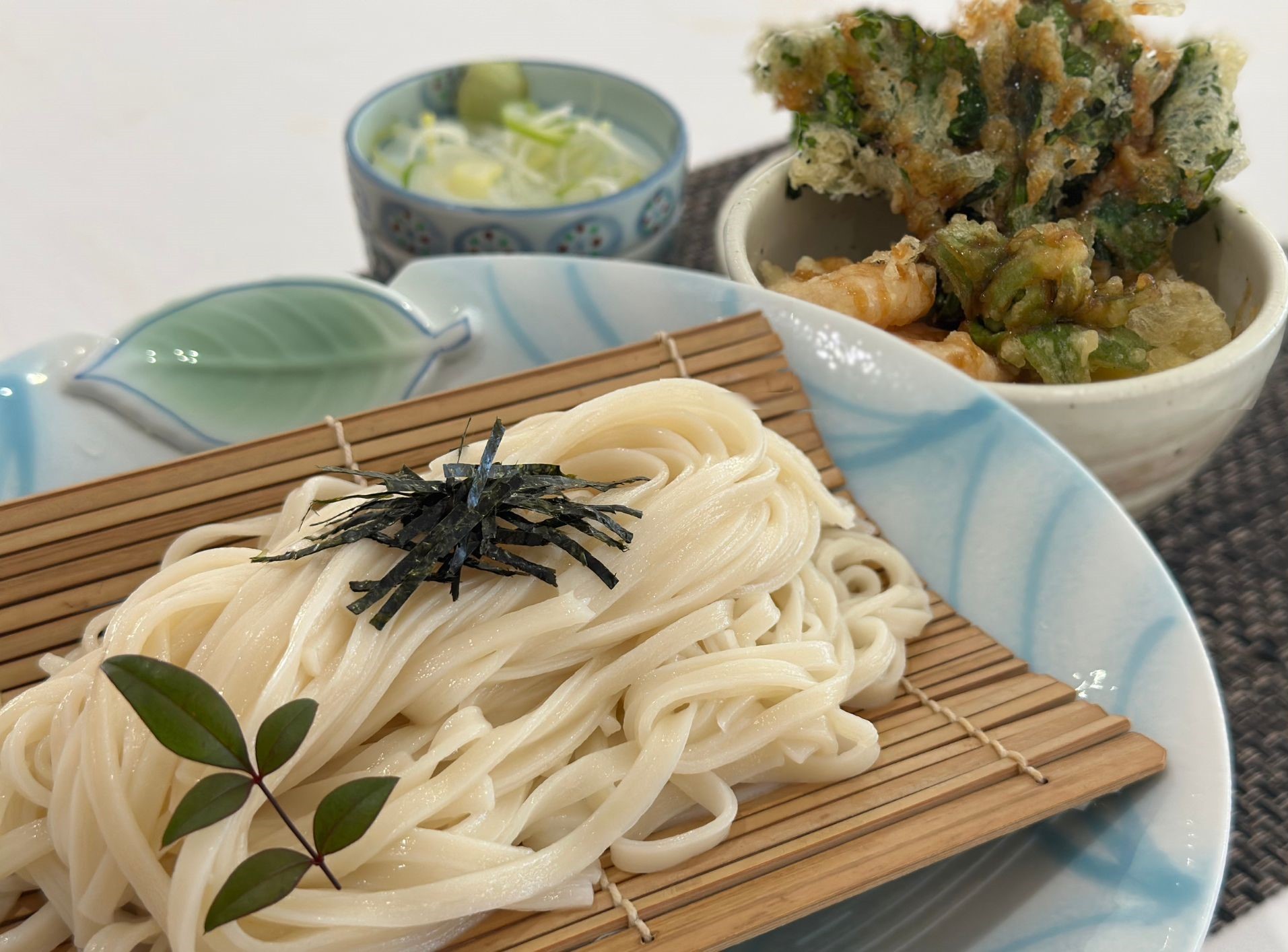 稲庭うどんと小丼ぶりのセット