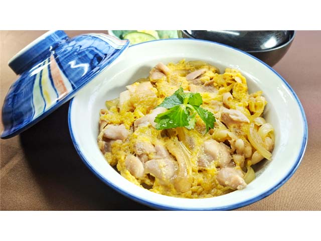 <center>桜姫鶏の親子丼</center>