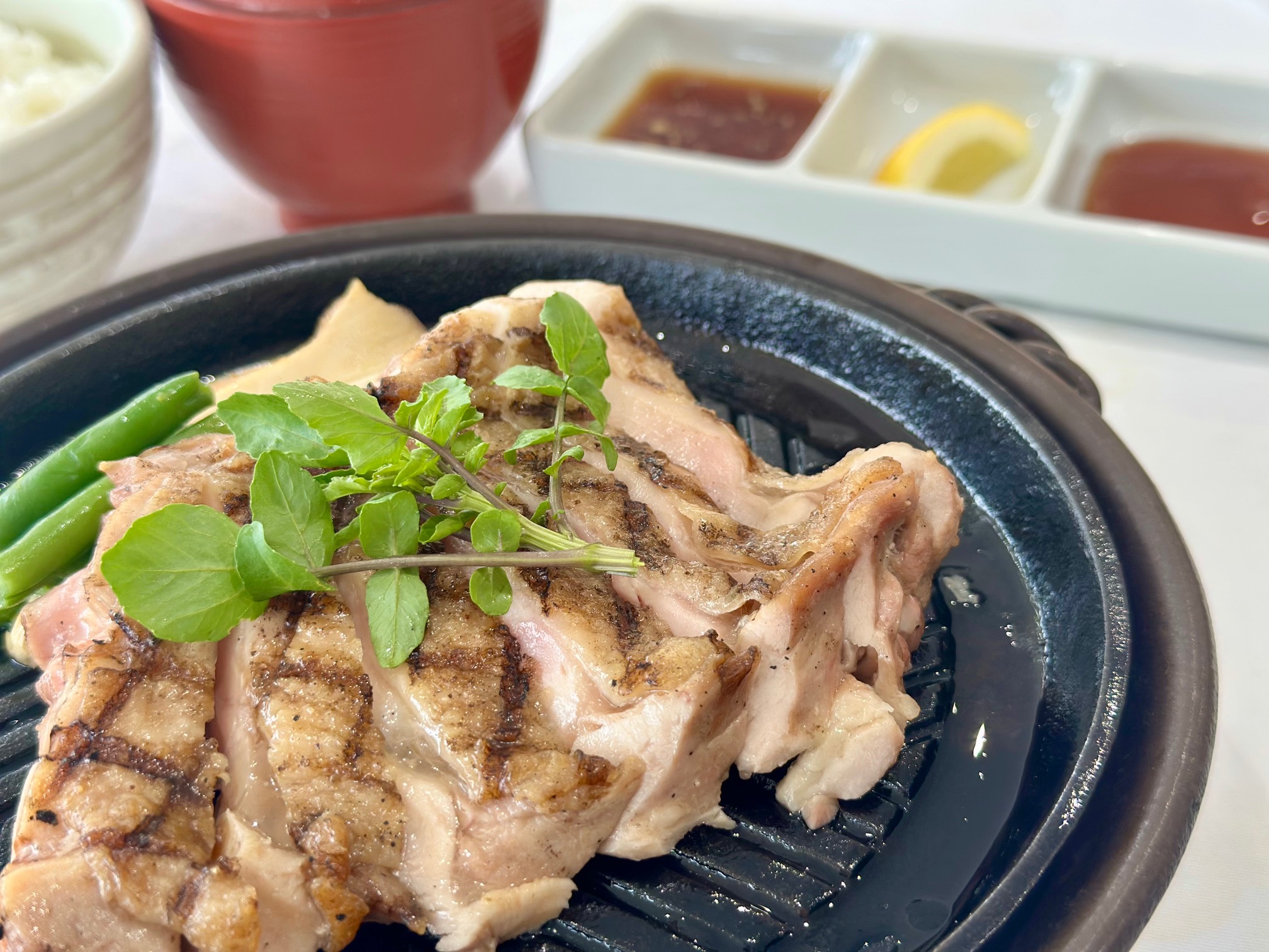 鶏のグリル鉄板焼きスタイル
