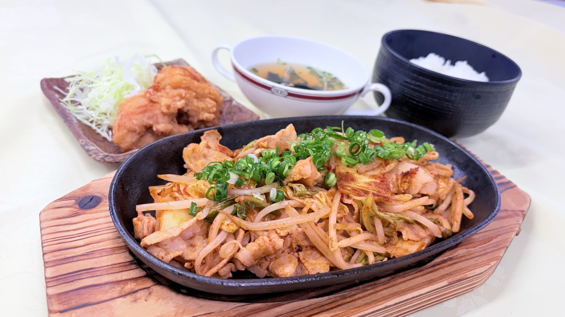 鉄板豚キムチランチ