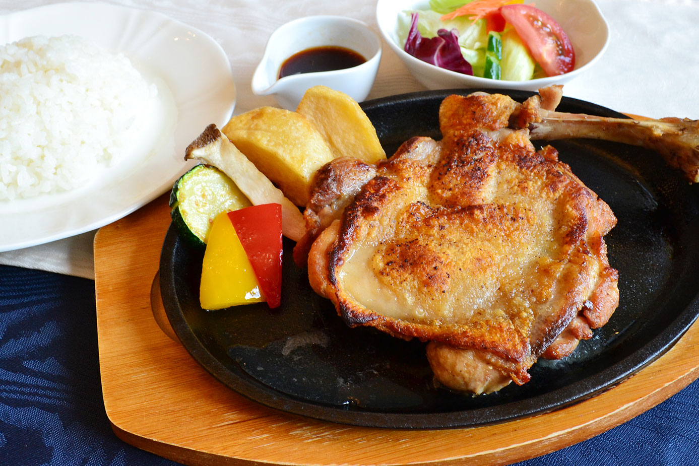 健味どりのチキンレッグステーキ