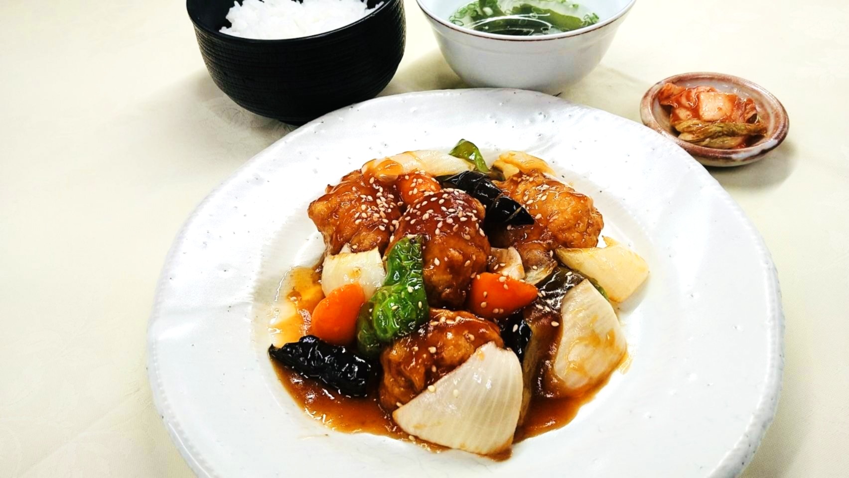 鶏肉と彩野菜の甘酢ランチ