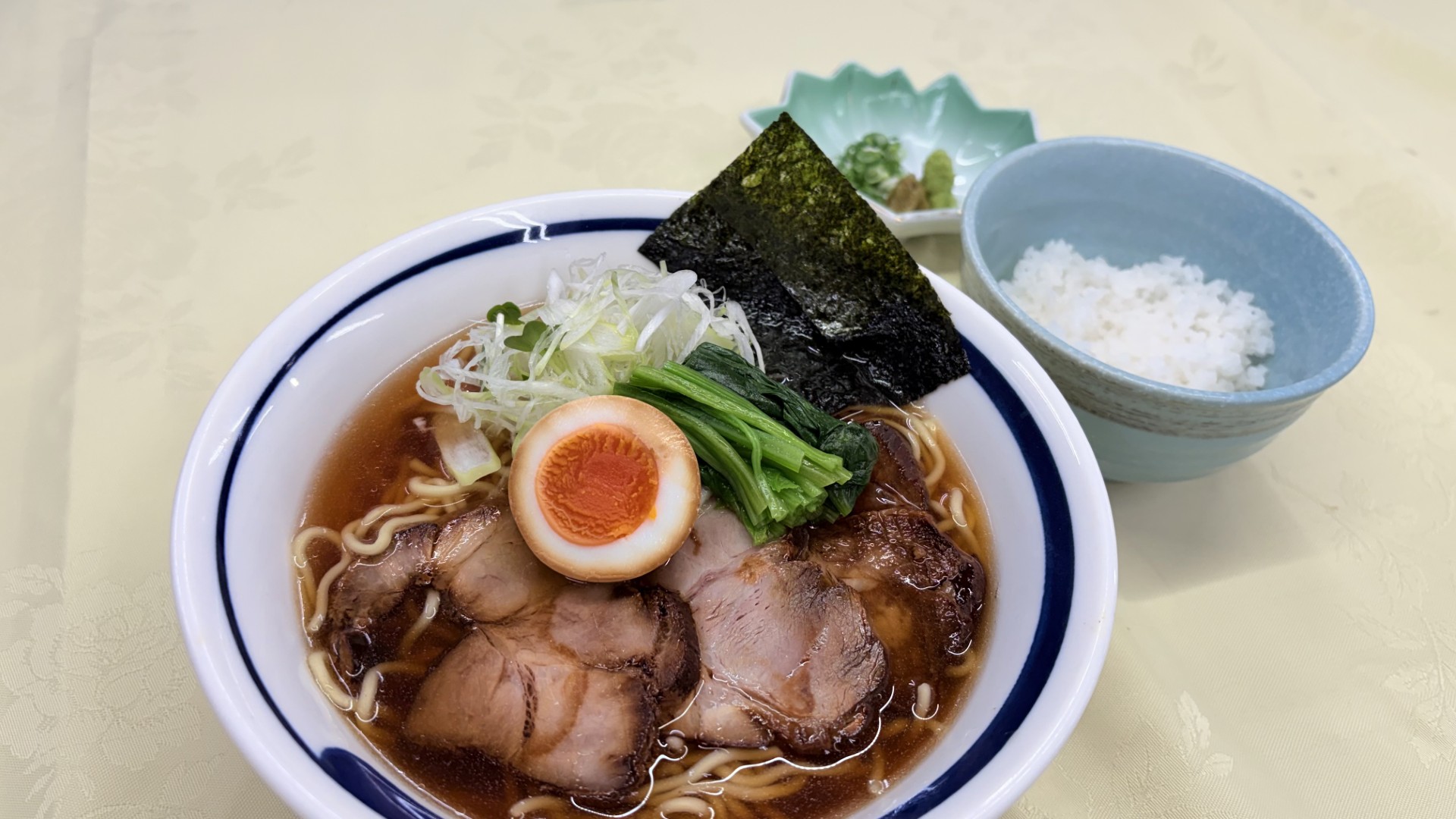 焼きあご出汁の醤油ラーメン