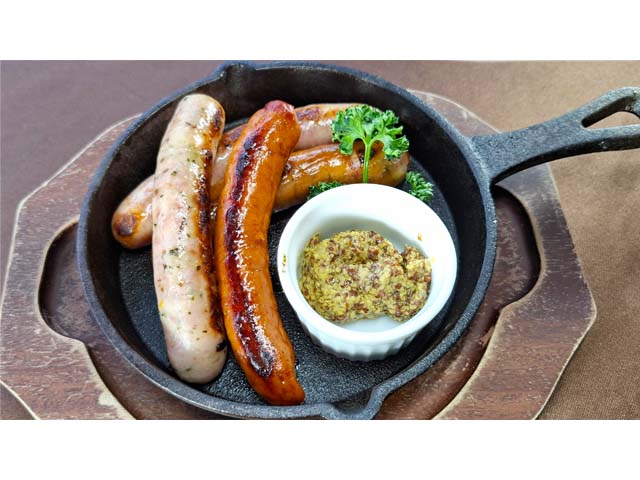 <center>北海道産ソーセージの盛り合わせ</center>