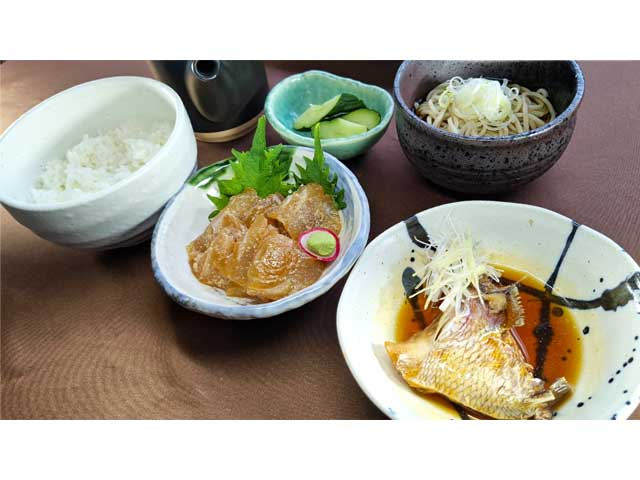<center>胡麻鯛茶漬け膳</center>