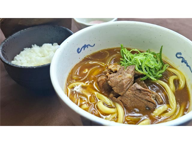 <center>牛筋カレーうどん</center>